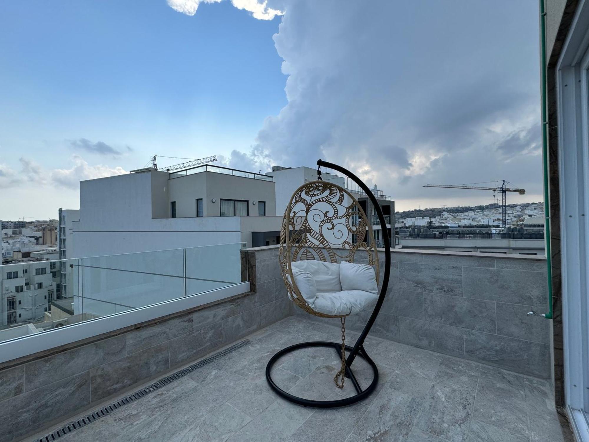 Balcony Hotel Saint Julian's エクステリア 写真