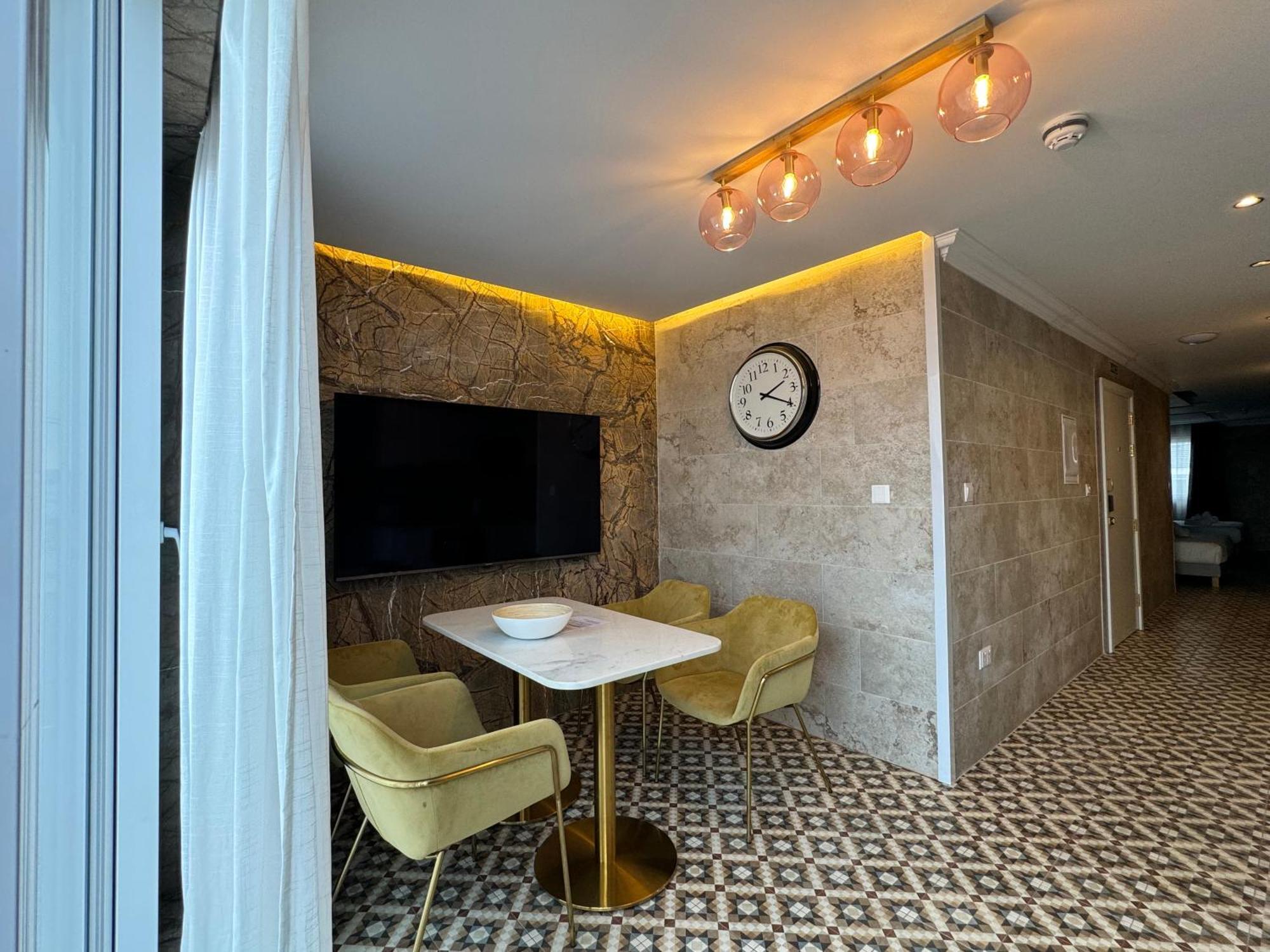 Balcony Hotel Saint Julian's エクステリア 写真