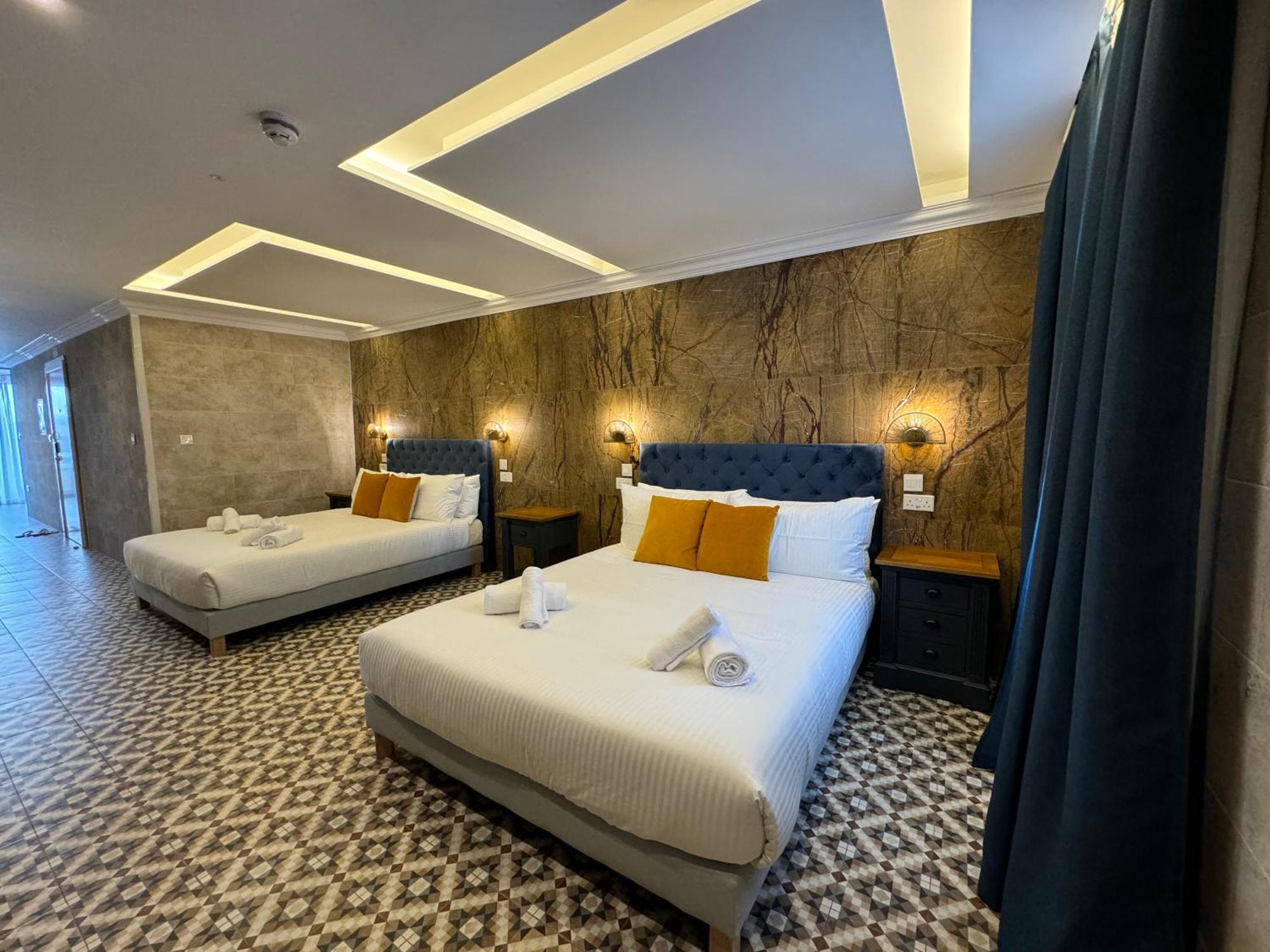 Balcony Hotel Saint Julian's エクステリア 写真