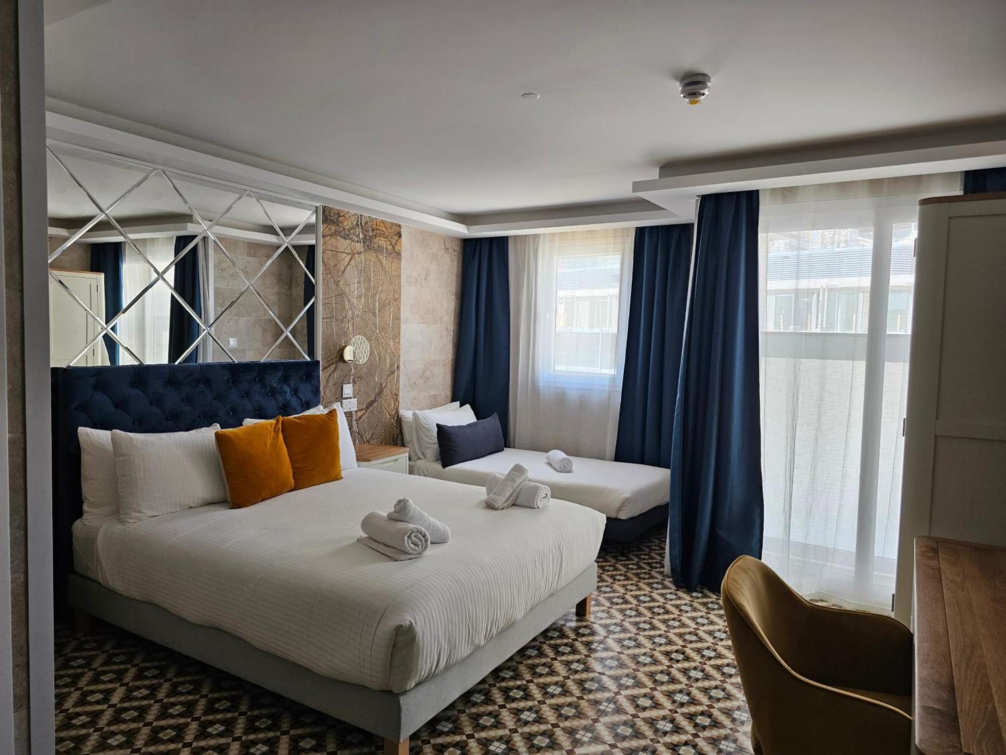 Balcony Hotel Saint Julian's エクステリア 写真