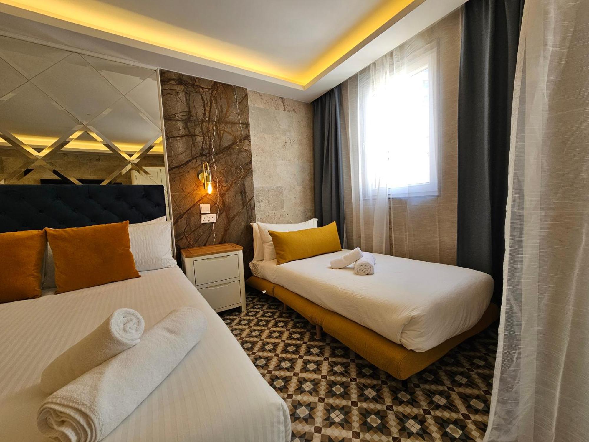 Balcony Hotel Saint Julian's エクステリア 写真