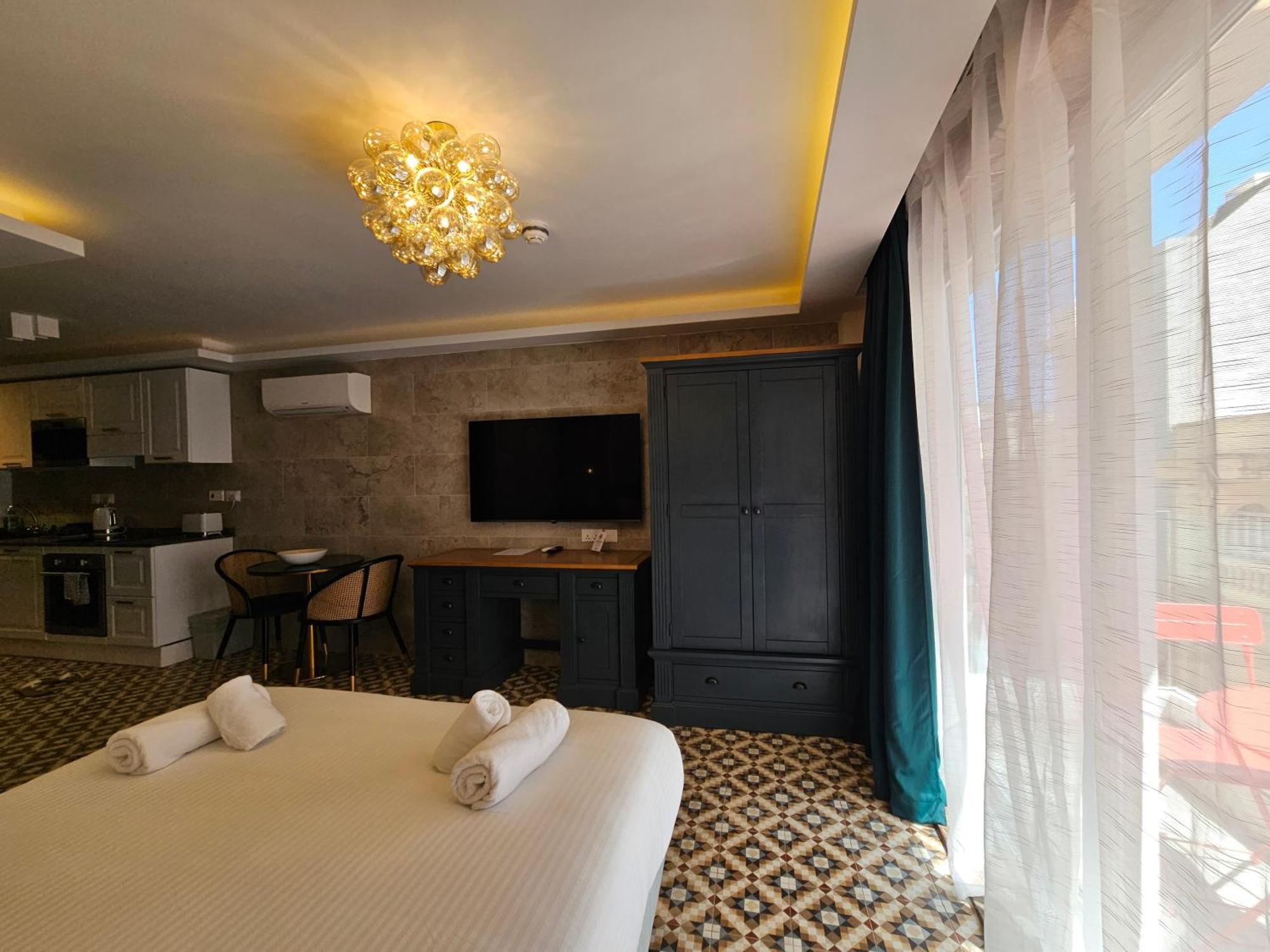 Balcony Hotel Saint Julian's エクステリア 写真