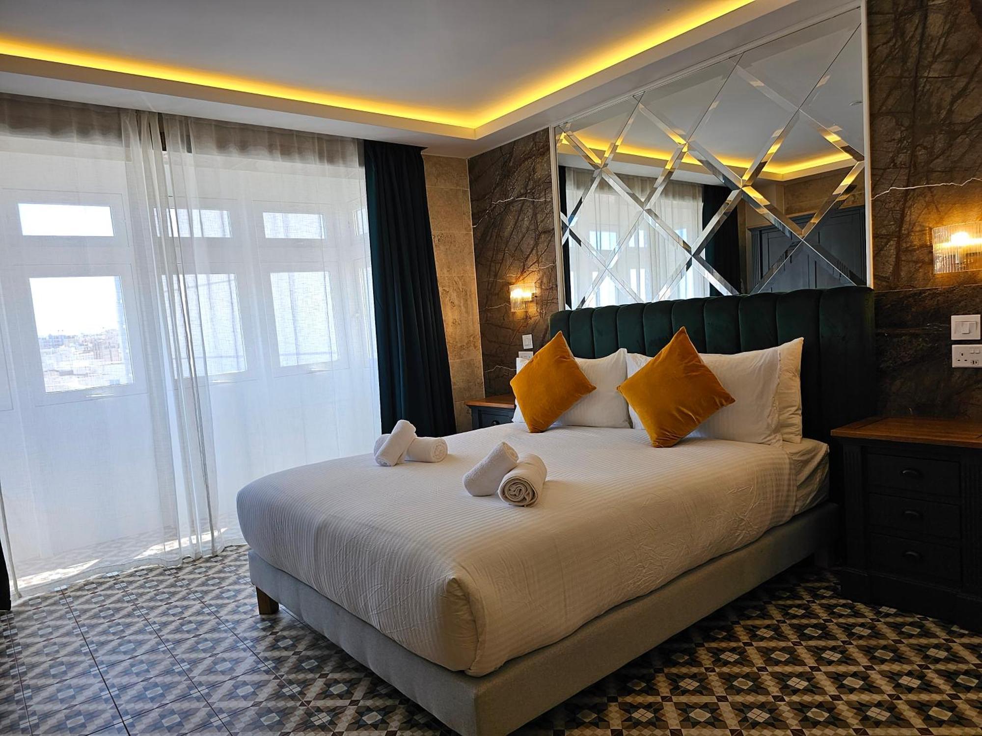 Balcony Hotel Saint Julian's エクステリア 写真