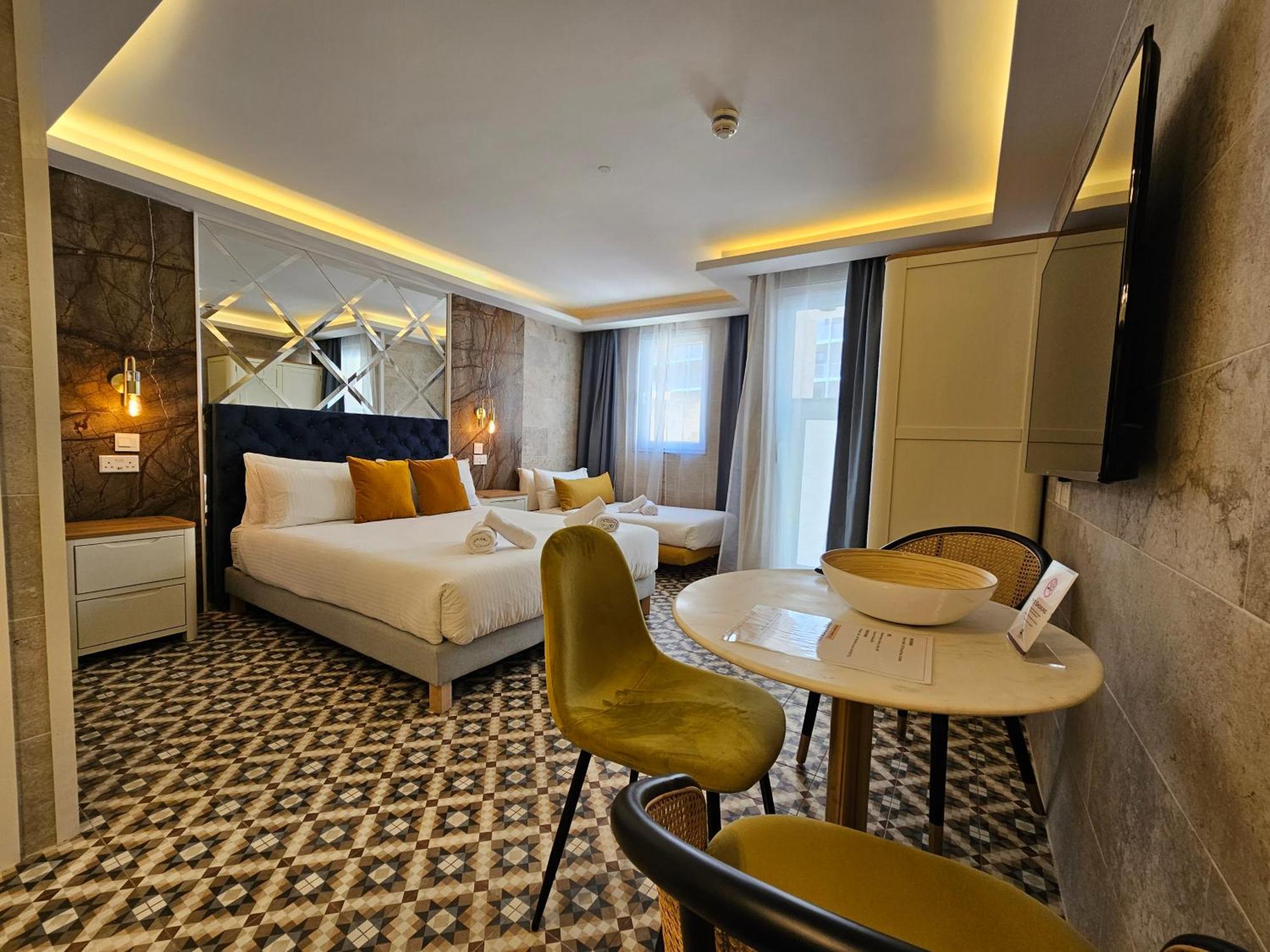 Balcony Hotel Saint Julian's エクステリア 写真