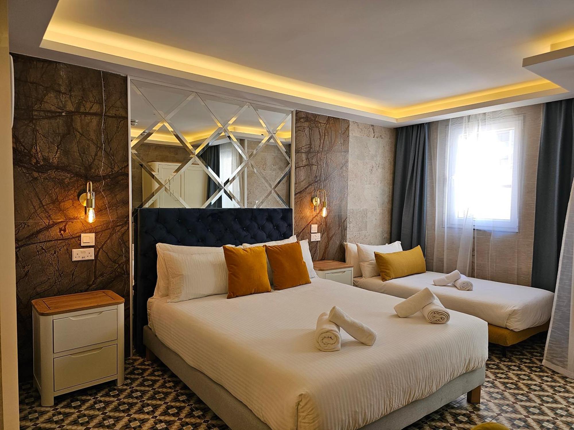 Balcony Hotel Saint Julian's エクステリア 写真