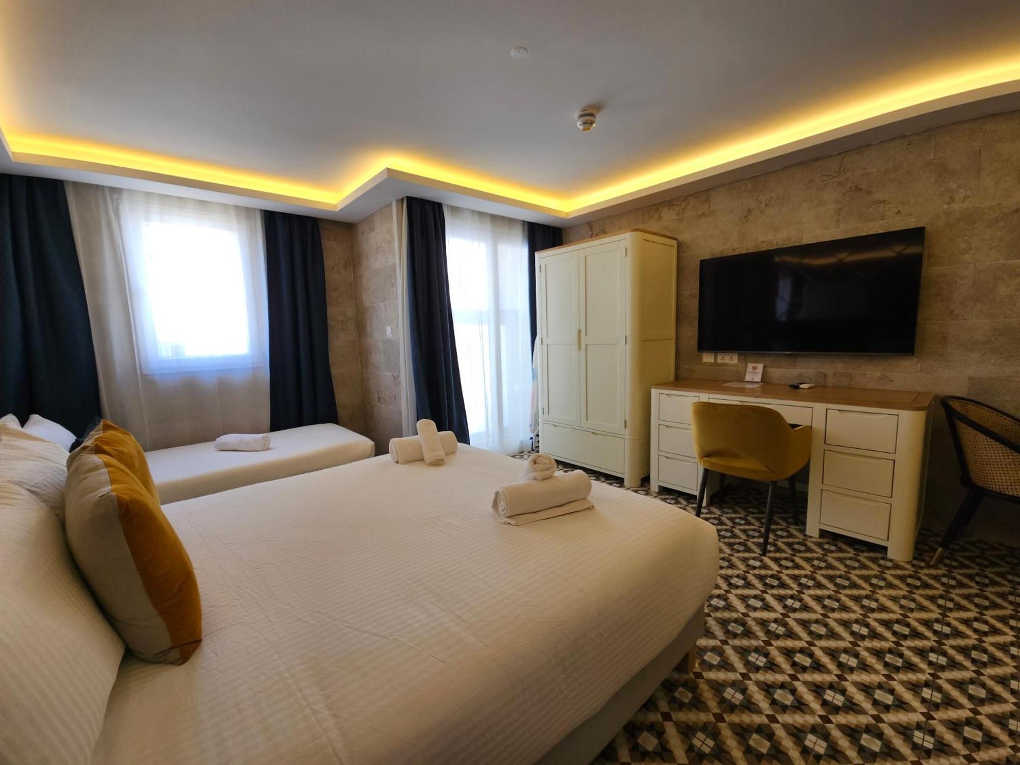 Balcony Hotel Saint Julian's エクステリア 写真
