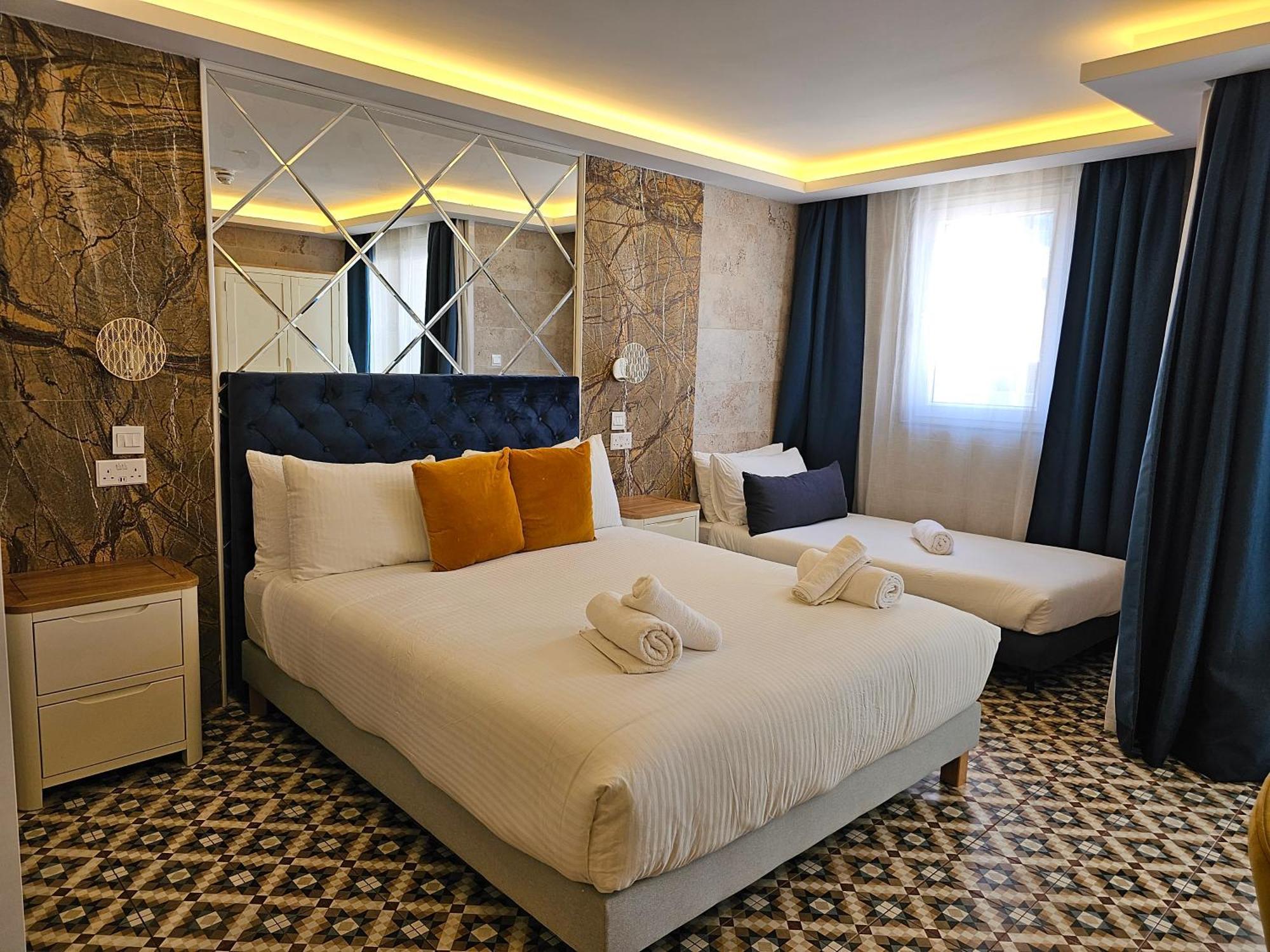 Balcony Hotel Saint Julian's エクステリア 写真