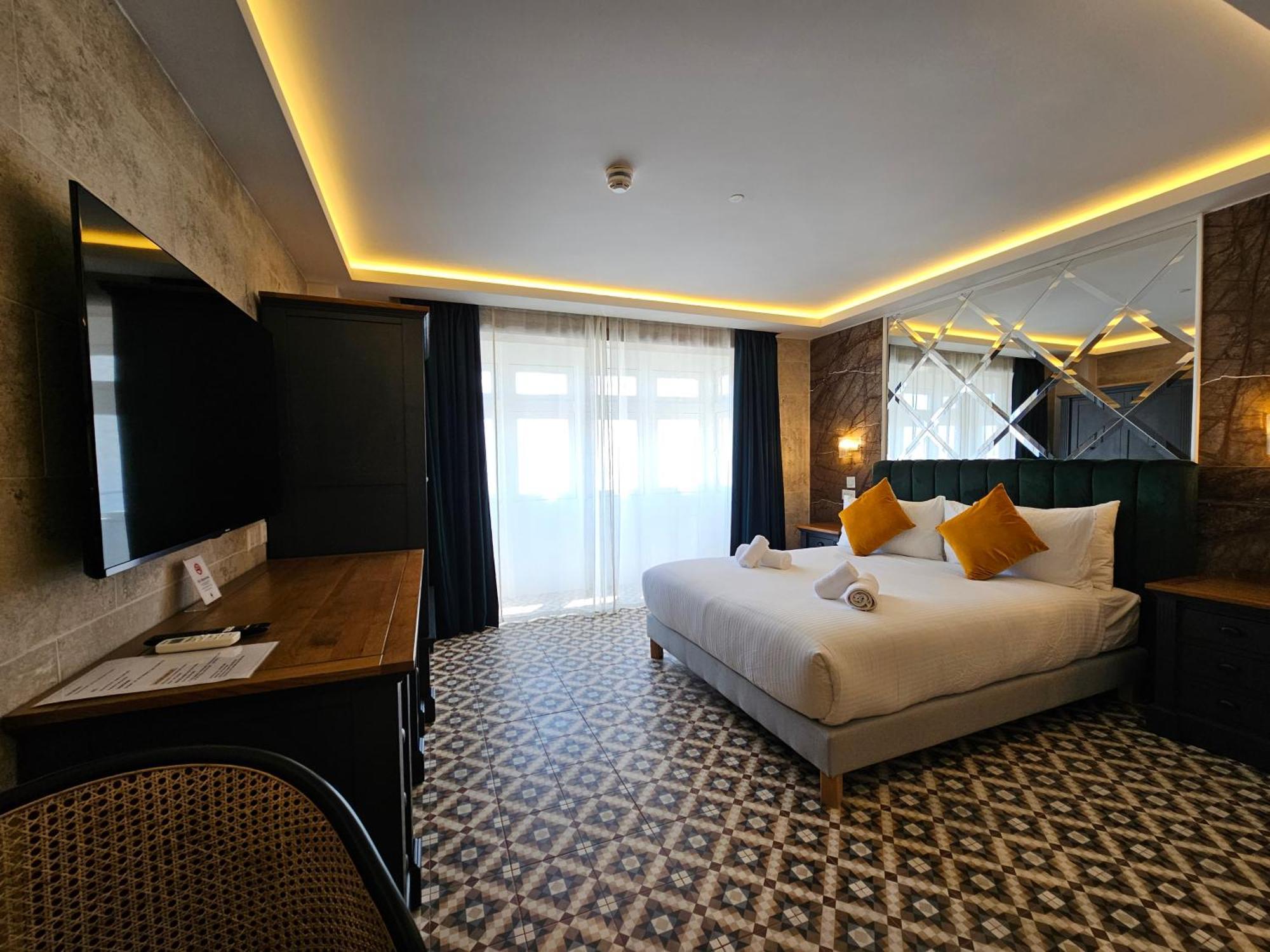 Balcony Hotel Saint Julian's エクステリア 写真