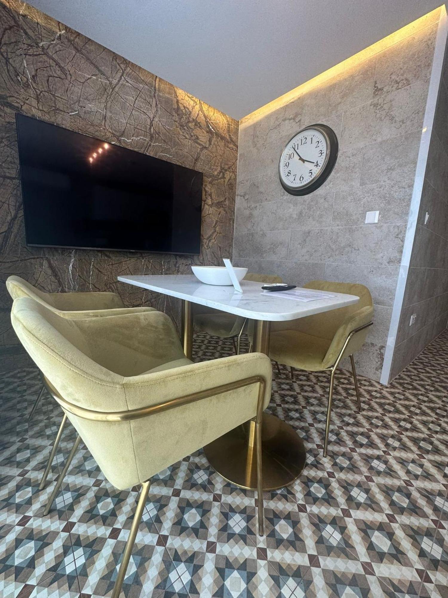 Balcony Hotel Saint Julian's エクステリア 写真